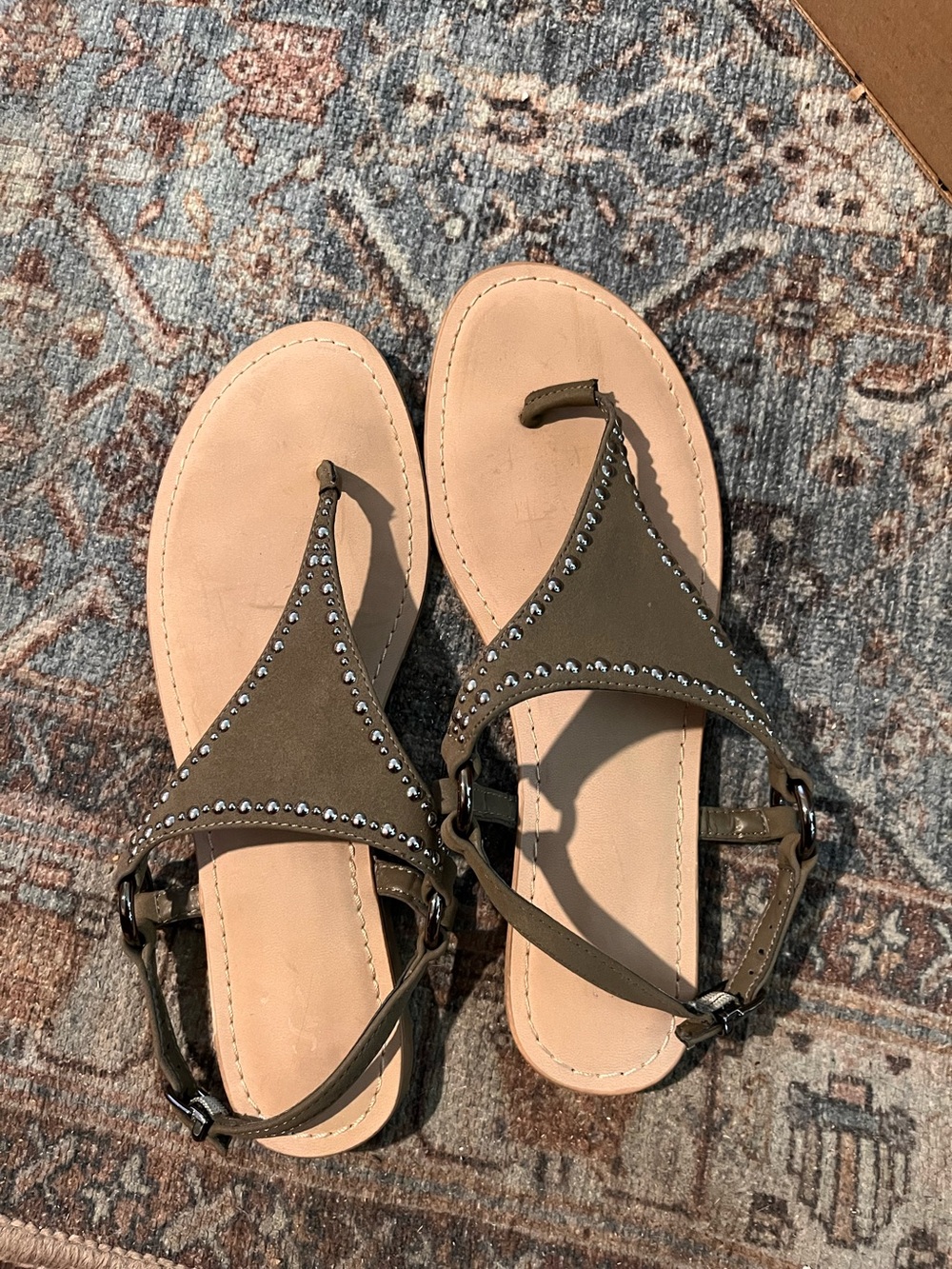Simply Vera Vera Wang 
Olive T-Strap Sandals